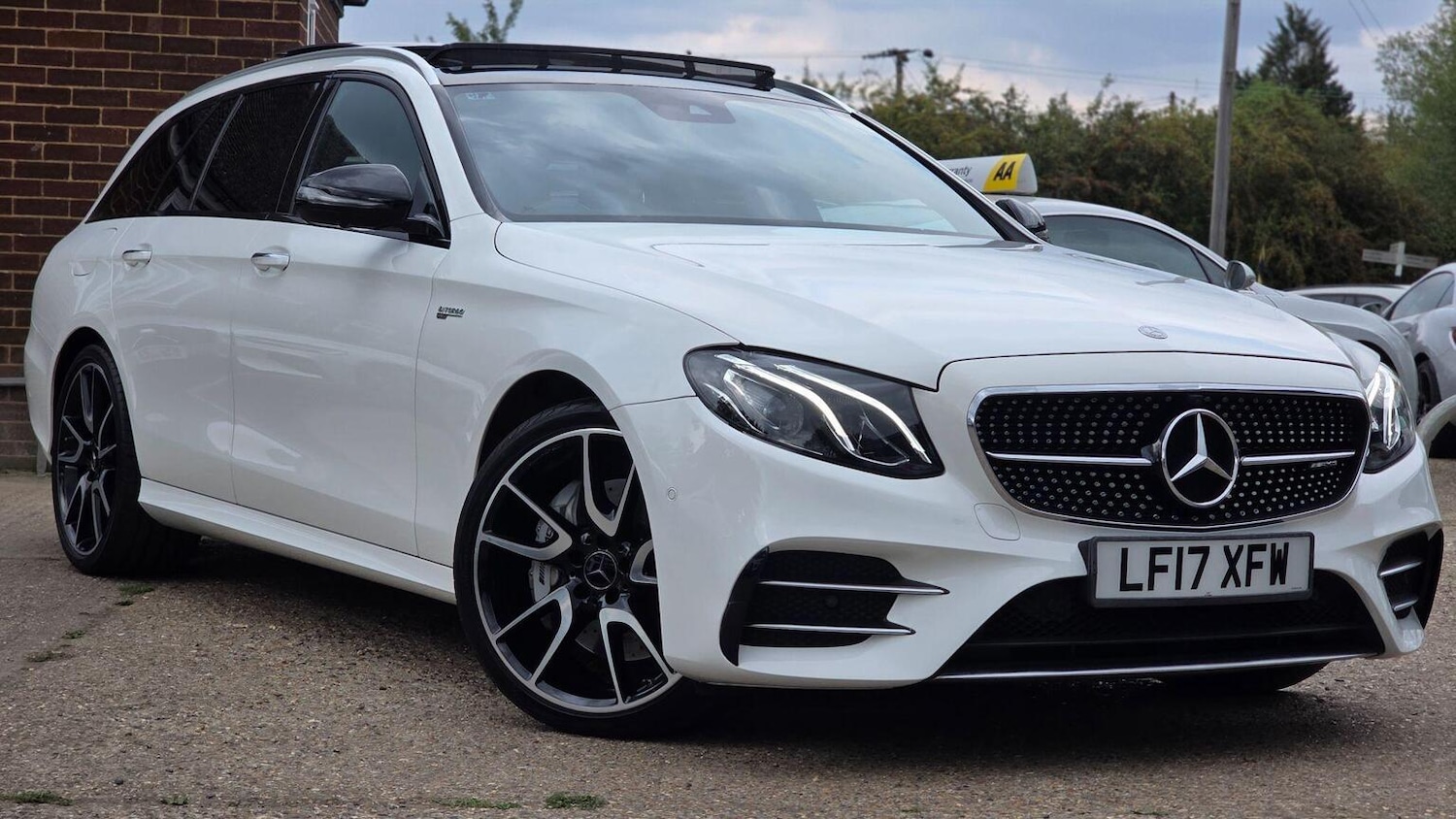 Used Mercedes-Benz E Class 2017 for sale - 76769313: Photo 5