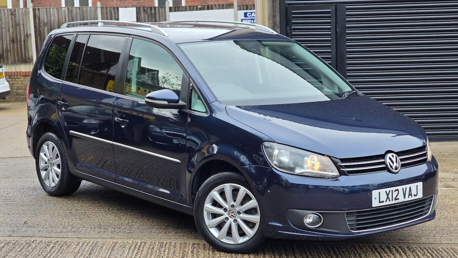 Used Volkswagen Touran 2012 for sale - 77548201: Photo 1