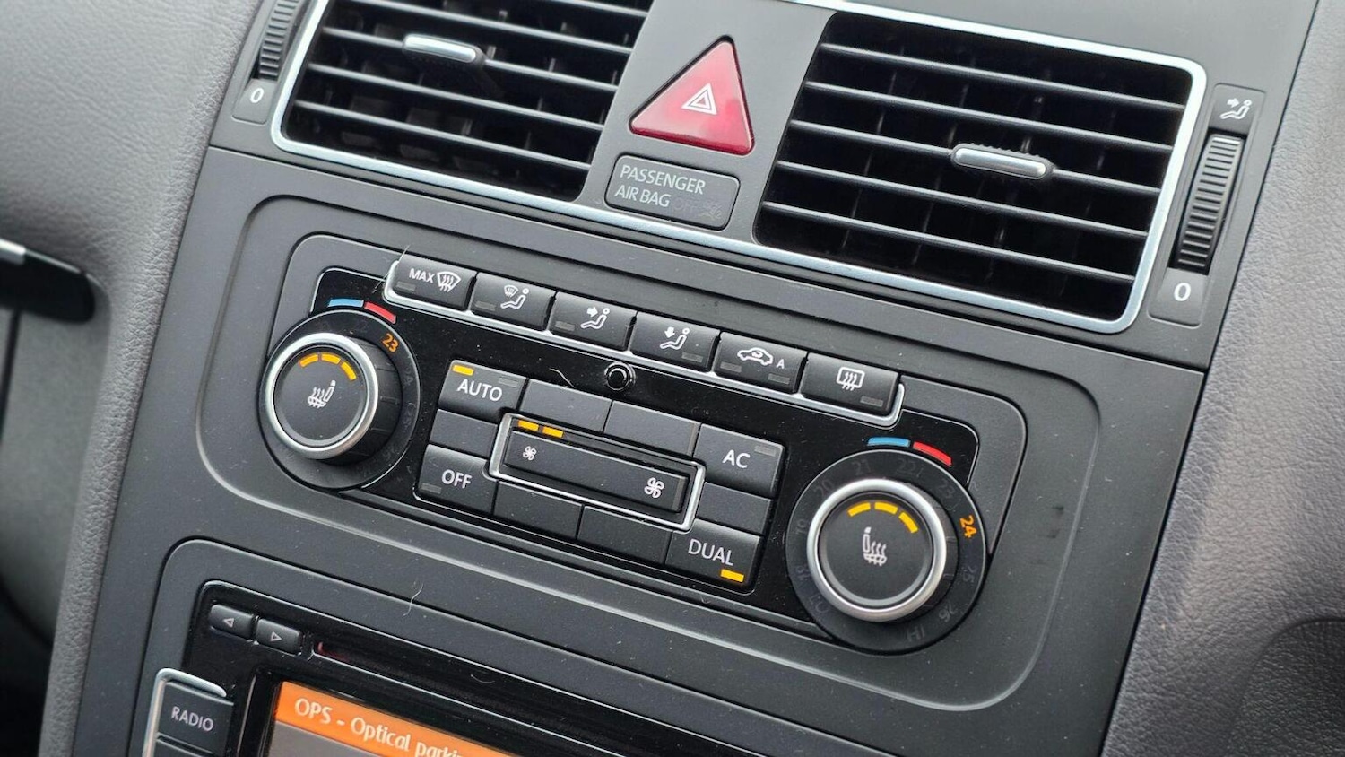 Used Volkswagen Touran 2012 for sale - 77548201: Photo 17