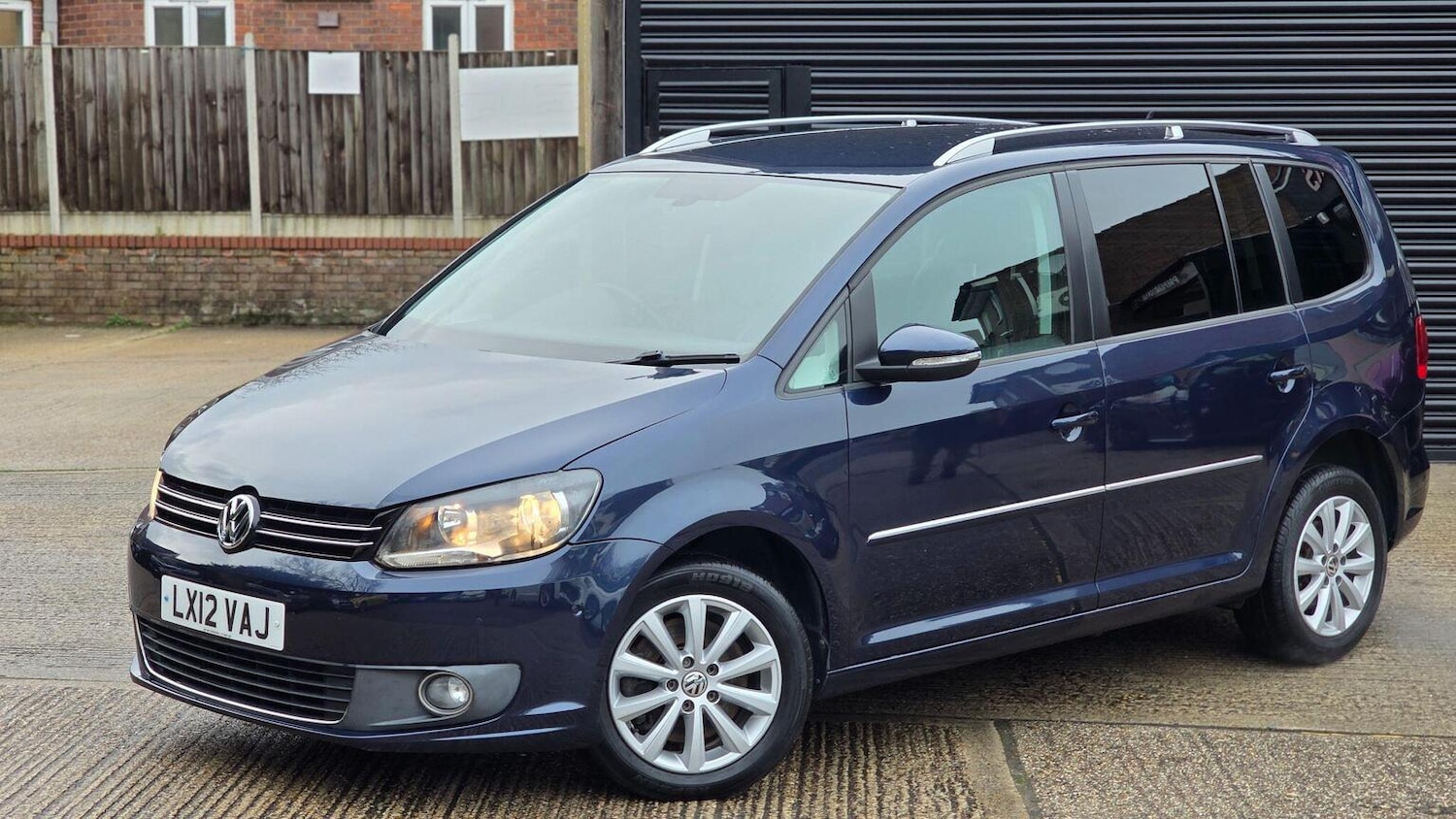 Used Volkswagen Touran 2012 for sale - 77548201: Photo 2