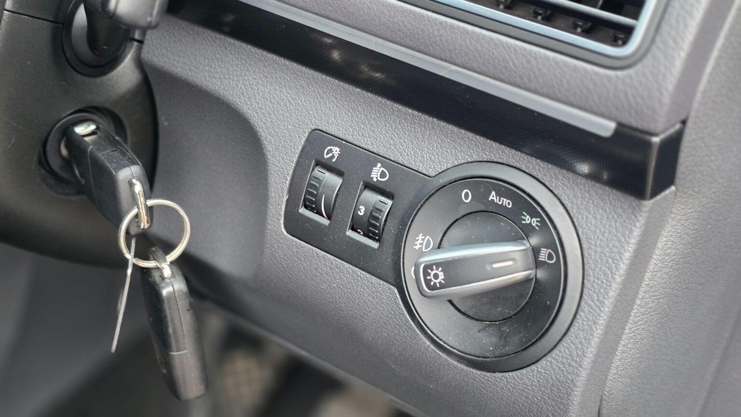 Used Volkswagen Touran 2012 for sale - 77548201: Photo 28