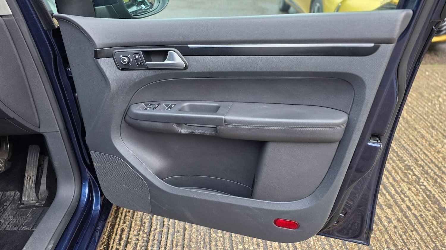 Used Volkswagen Touran 2012 for sale - 77548201: Photo 31