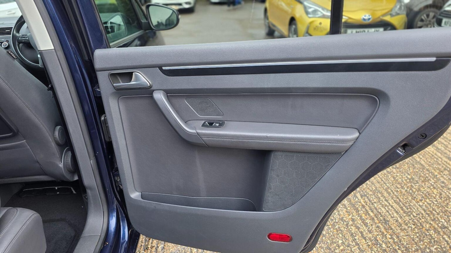 Used Volkswagen Touran 2012 for sale - 77548201: Photo 32