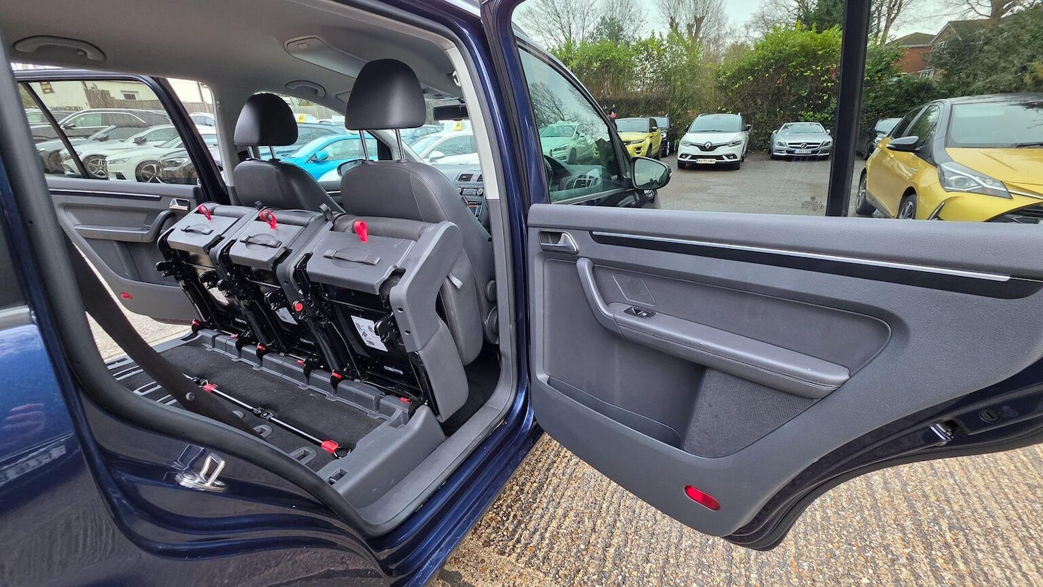 Used Volkswagen Touran 2012 for sale - 77548201: Photo 38