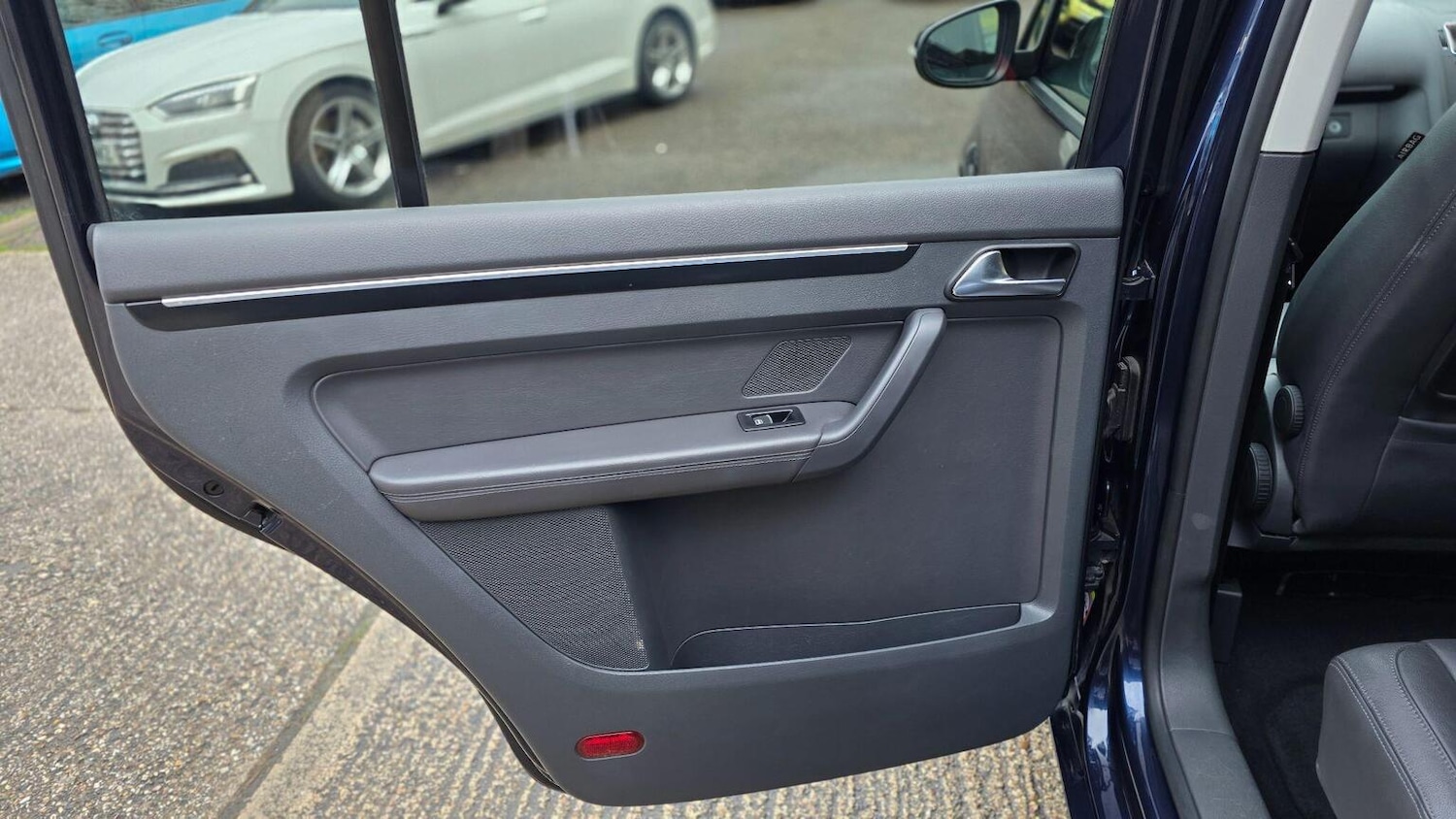 Used Volkswagen Touran 2012 for sale - 77548201: Photo 45