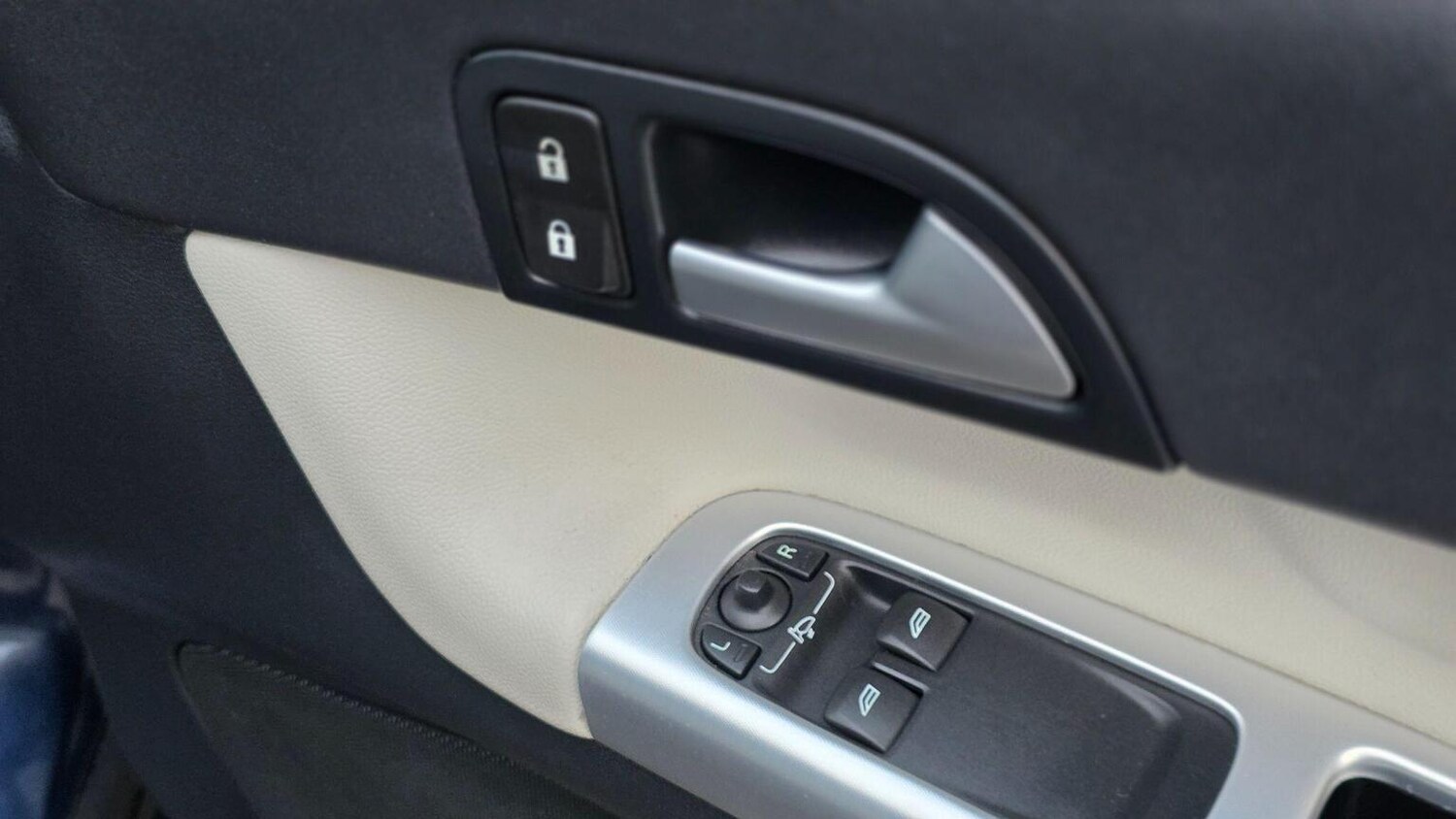 Used Volvo C30 2011 for sale - 77715038: Photo 21