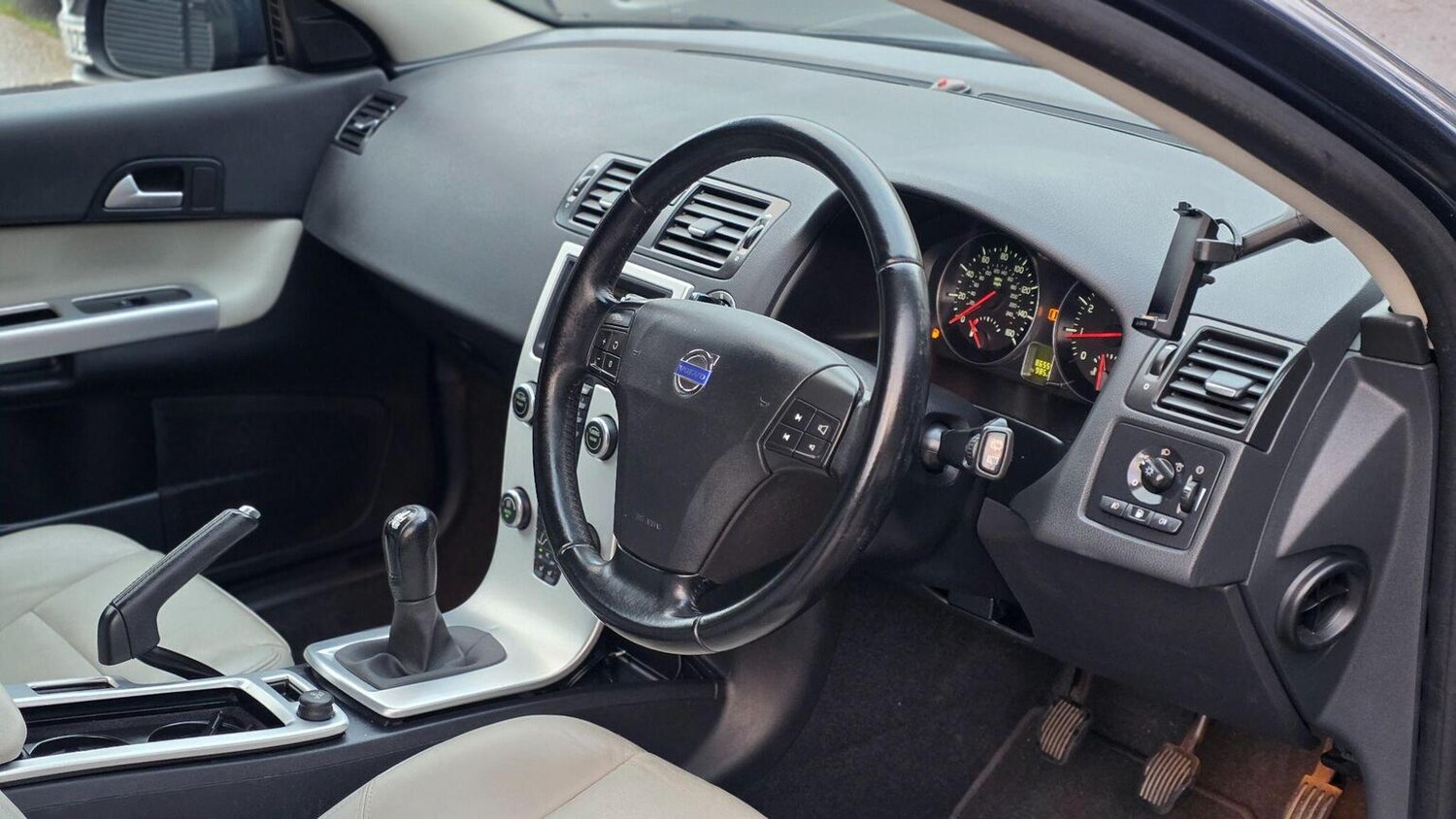 Used Volvo C30 2011 for sale - 77715038: Photo 28