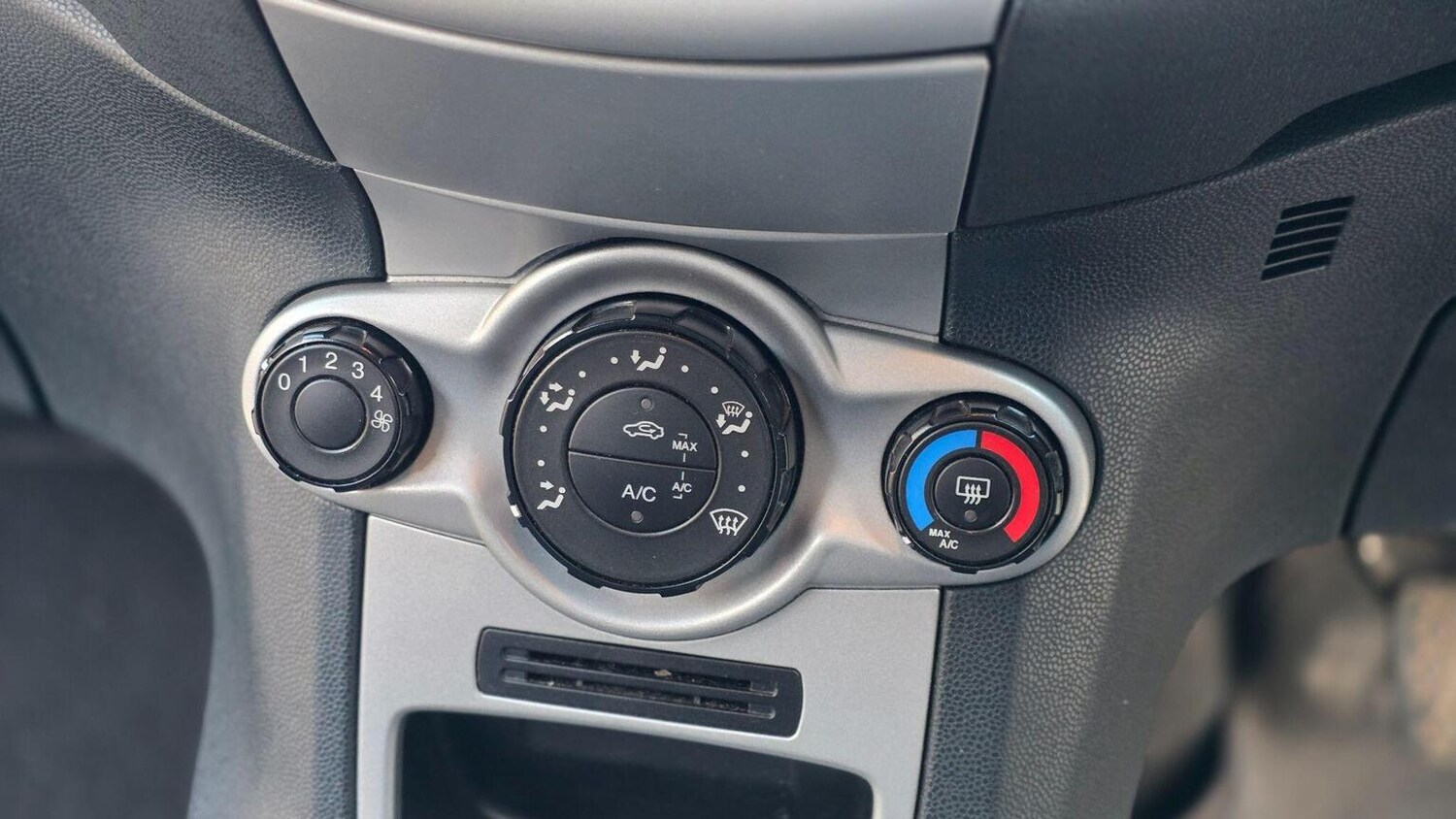 Used Ford Fiesta 2011 for sale - 78139400: Photo 17