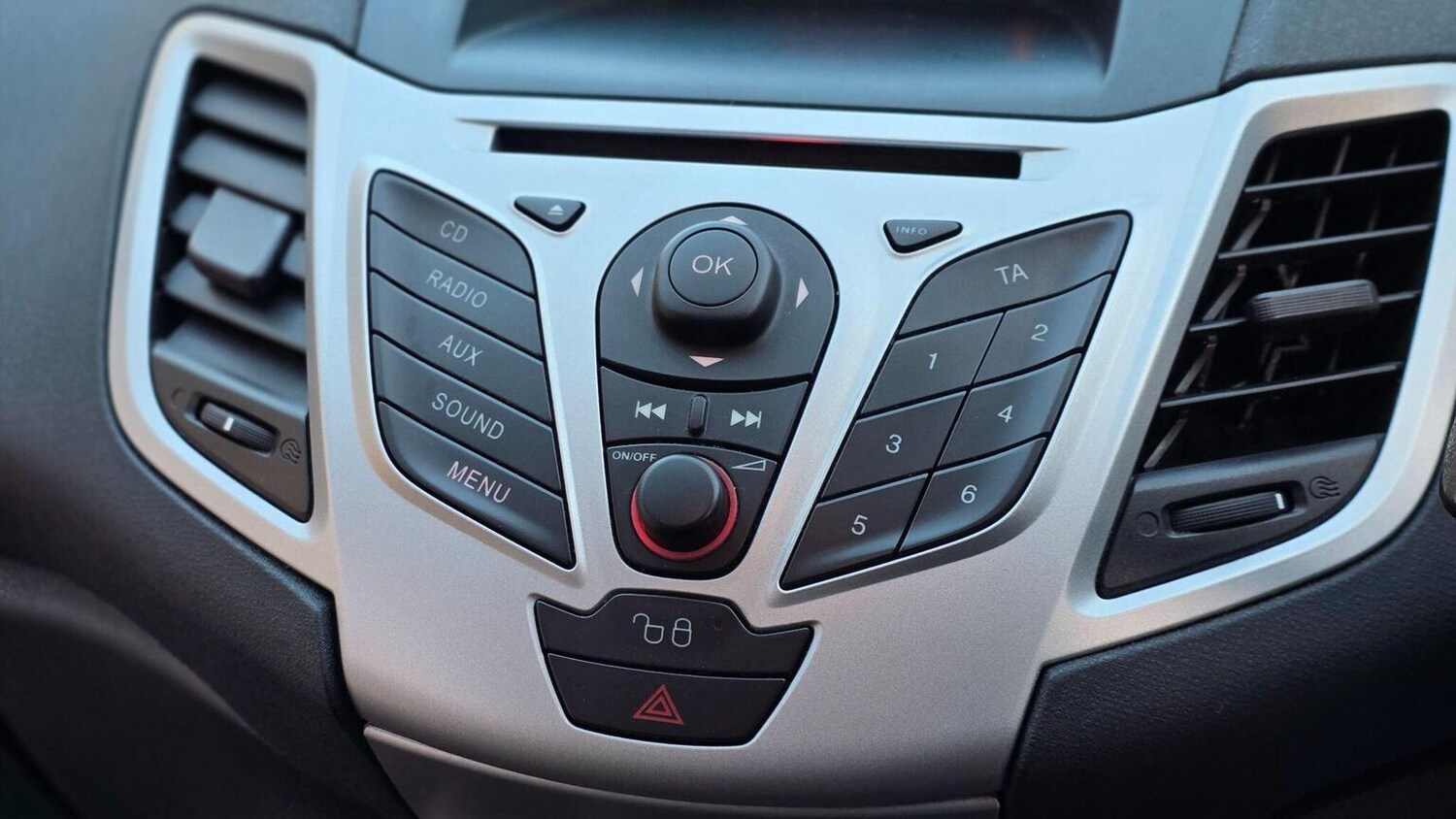 Used Ford Fiesta 2011 for sale - 78139400: Photo 18