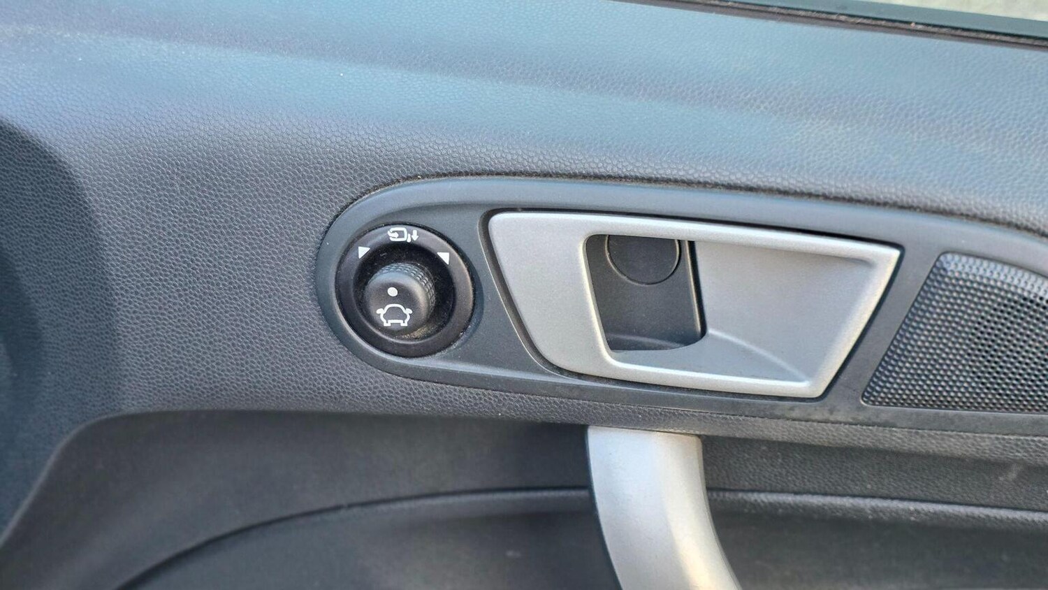 Used Ford Fiesta 2011 for sale - 78139400: Photo 24