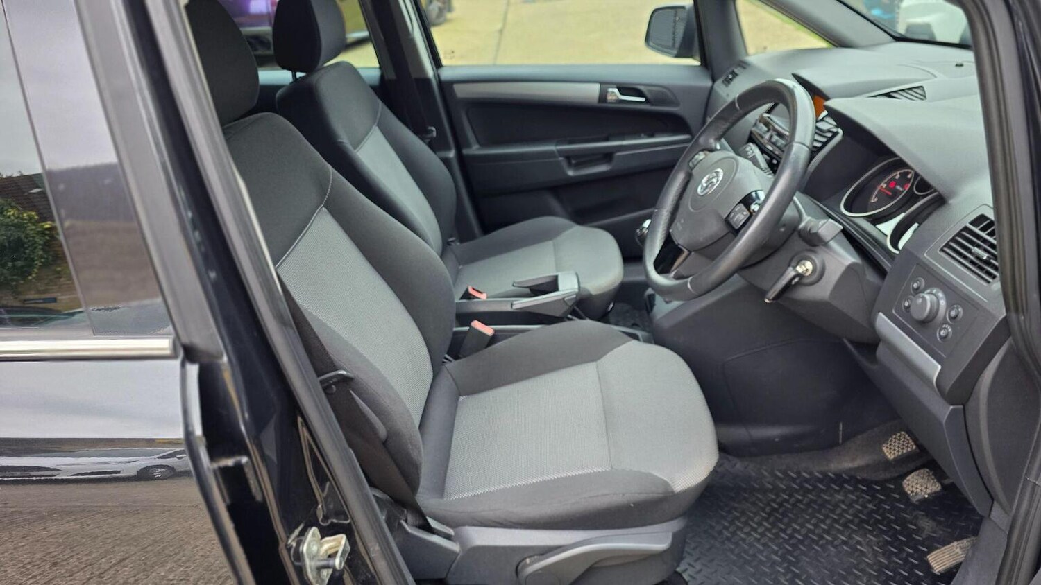 Used Vauxhall Zafira 2012 for sale - 77616325: Photo 24