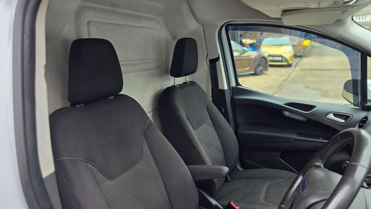 Used Ford Transit Courier 2018 for sale - 77377768: Photo 23