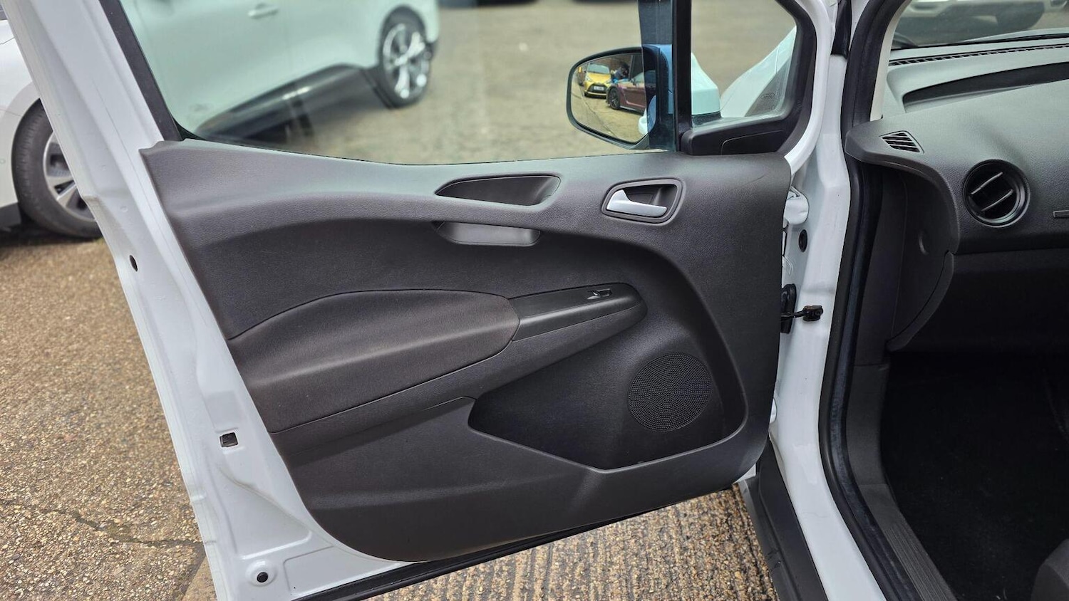 Used Ford Transit Courier 2018 for sale - 77377768: Photo 31