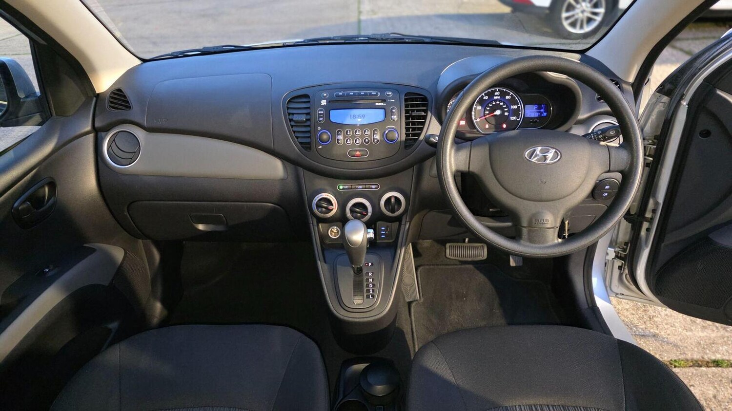 Used Hyundai i10 2013 for sale - 76777037: Photo 15