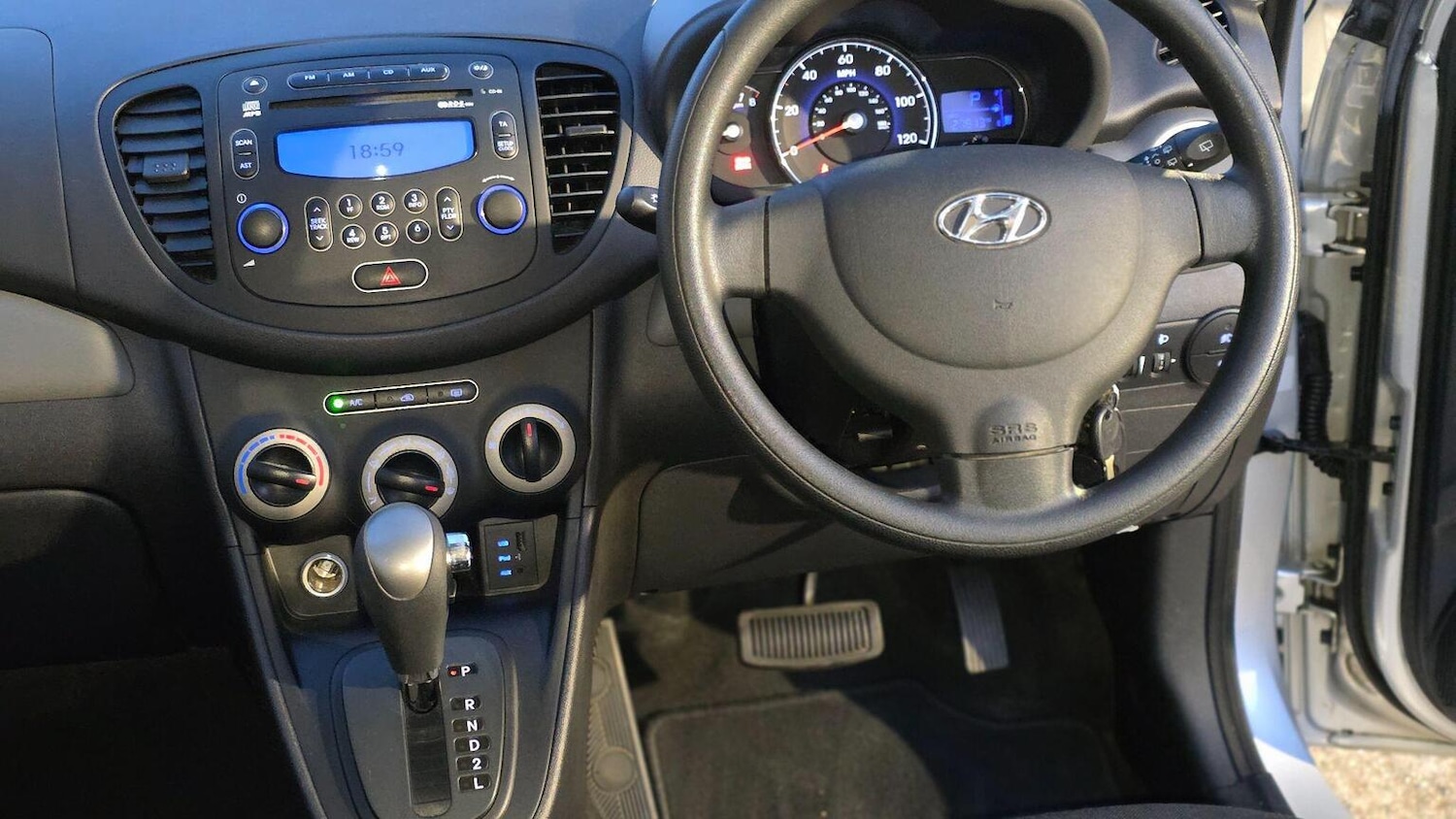 Used Hyundai i10 2013 for sale - 76777037: Photo 17