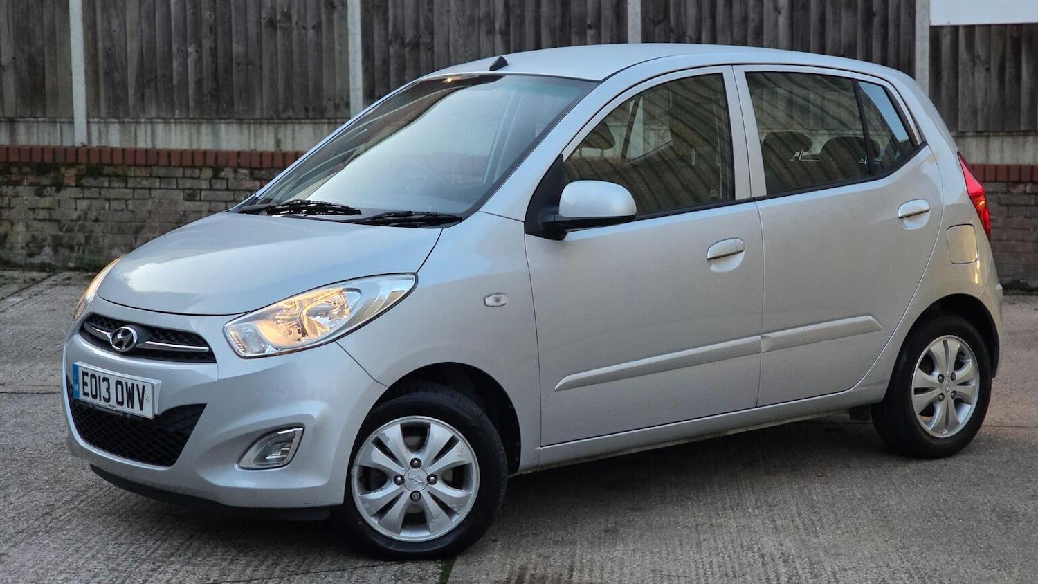 Used Hyundai i10 2013 for sale - 76777037: Photo 2