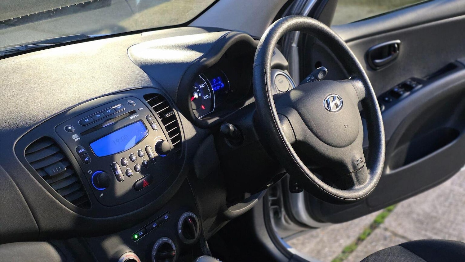 Used Hyundai i10 2013 for sale - 76777037: Photo 23