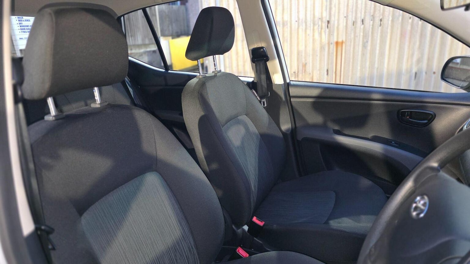 Used Hyundai i10 2013 for sale - 76777037: Photo 34