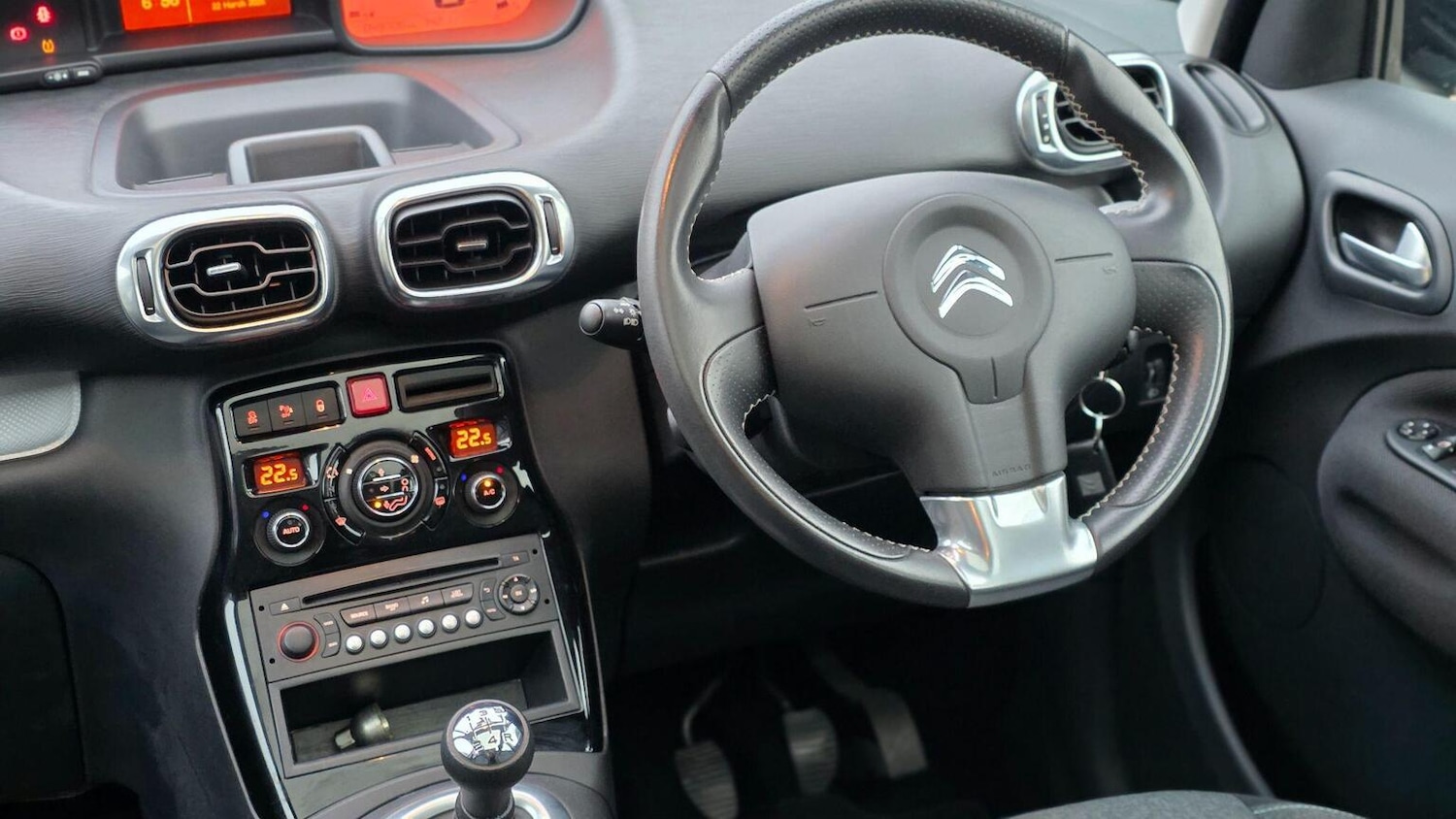 Used Citroen C3 Picasso 2017 for sale - 78064132: Photo 15