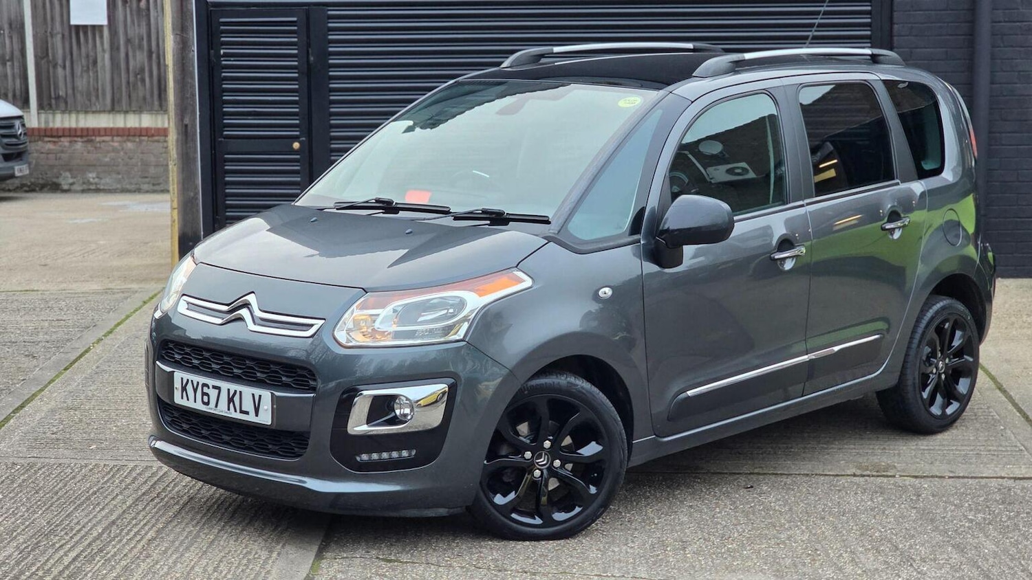 Used Citroen C3 Picasso 2017 for sale - 78064132: Photo 2