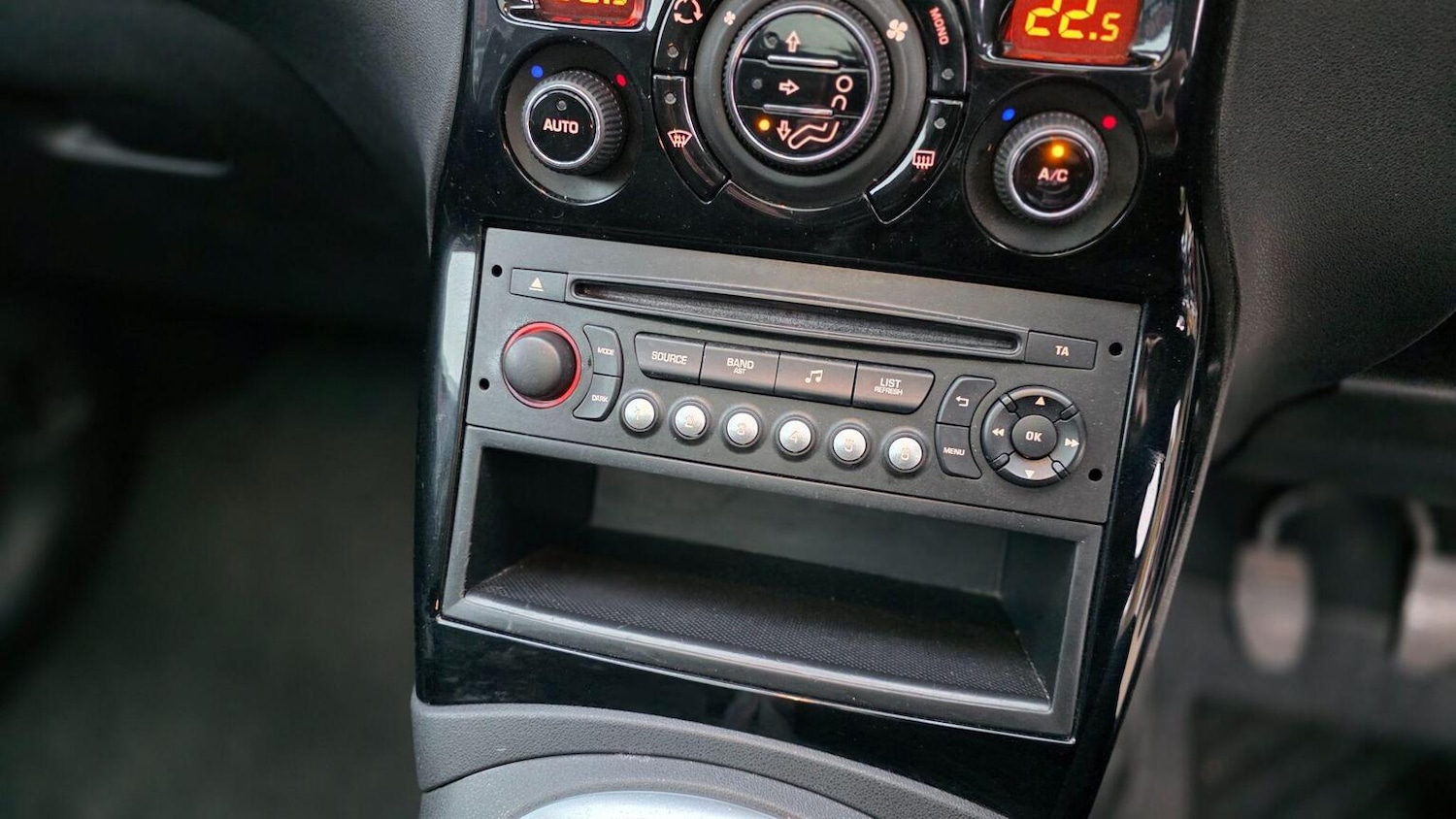 Used Citroen C3 Picasso 2017 for sale - 78064132: Photo 24