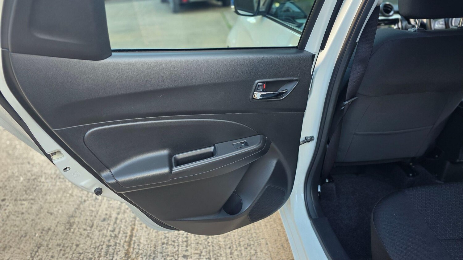 Used Suzuki Swift 2017 for sale - 75938298: Photo 30