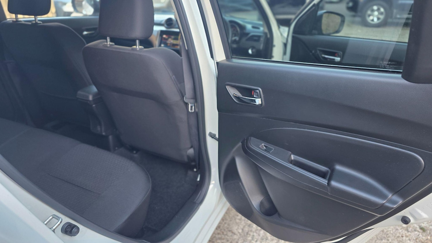 Used Suzuki Swift 2017 for sale - 75938298: Photo 33