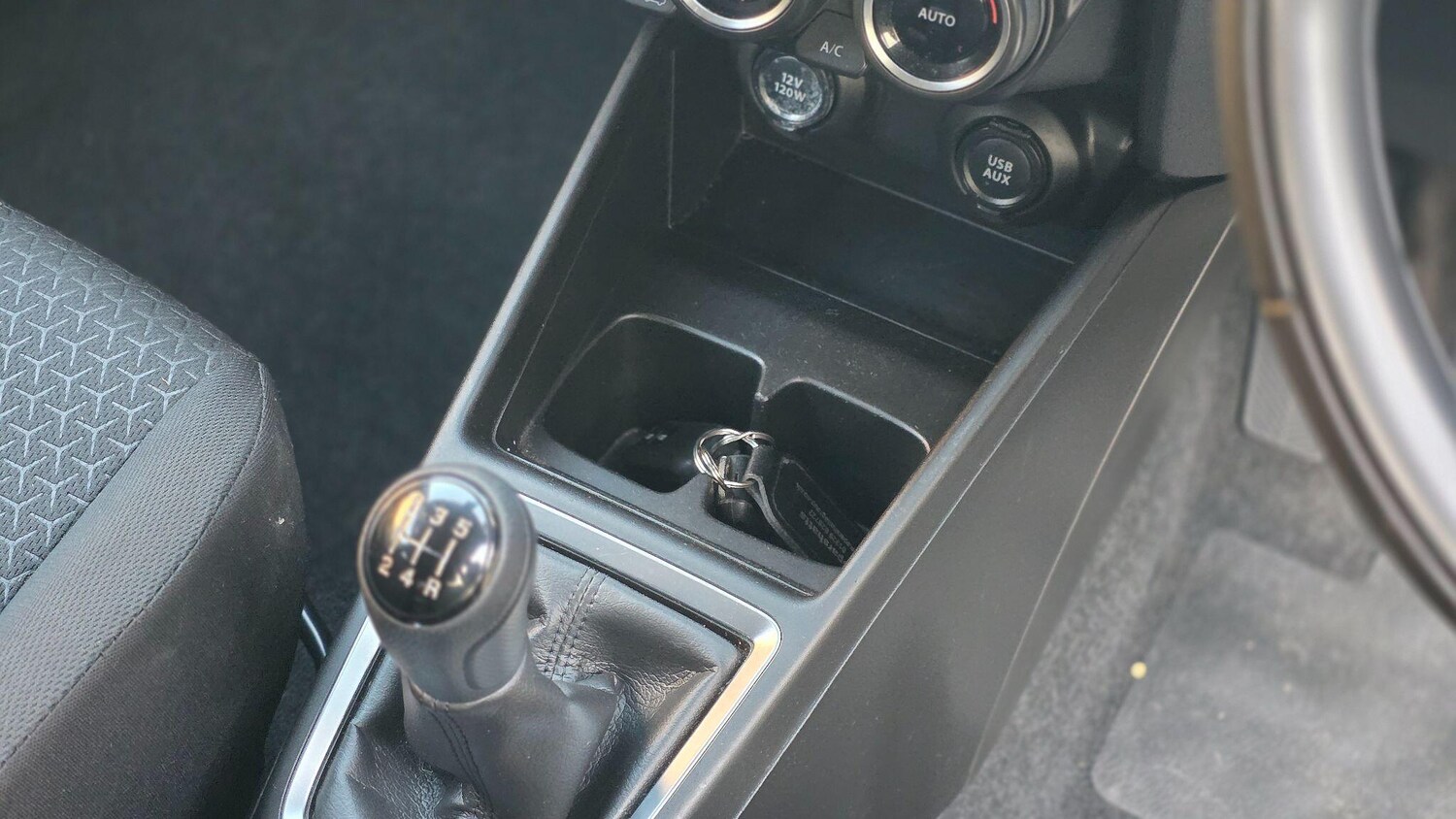 Used Suzuki Swift 2017 for sale - 75938298: Photo 35