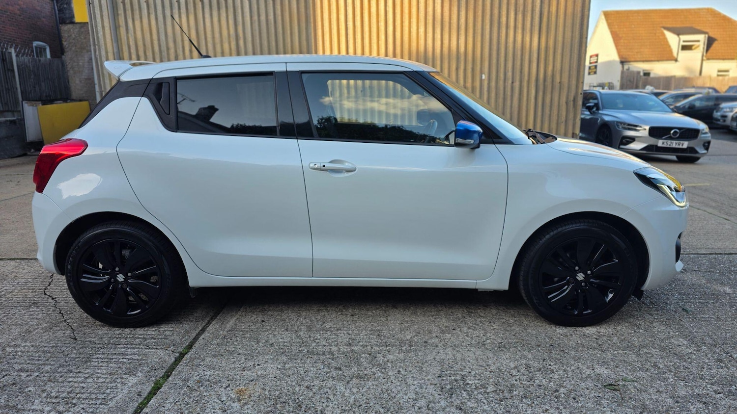 Used Suzuki Swift 2017 for sale - 75938298: Photo 4