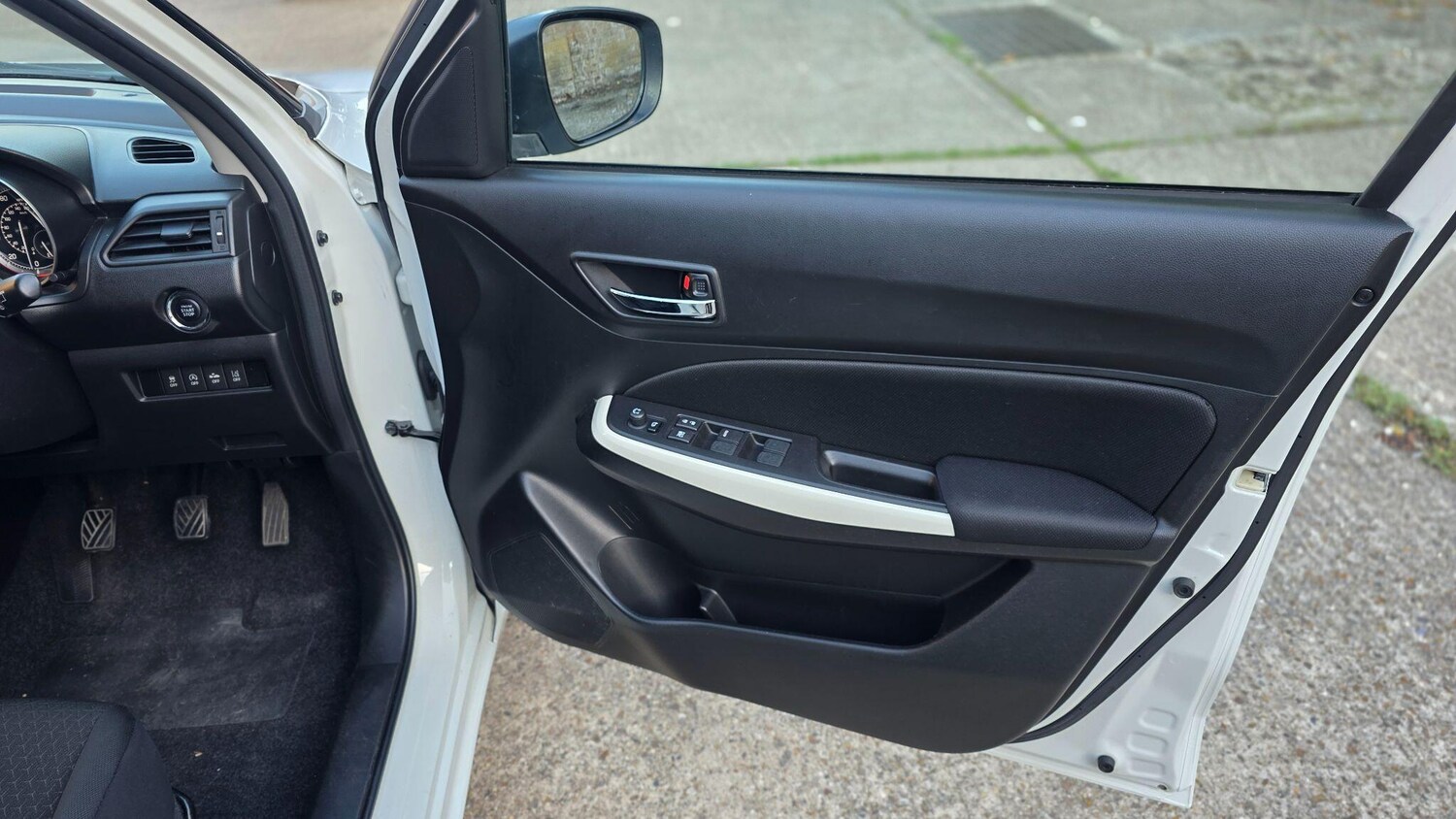 Used Suzuki Swift 2017 for sale - 75938298: Photo 42