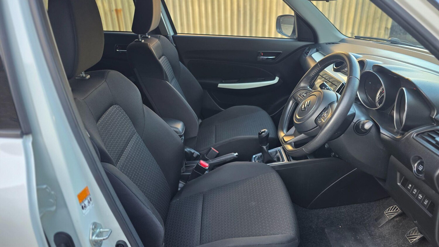 Used Suzuki Swift 2017 for sale - 75938298: Photo 9