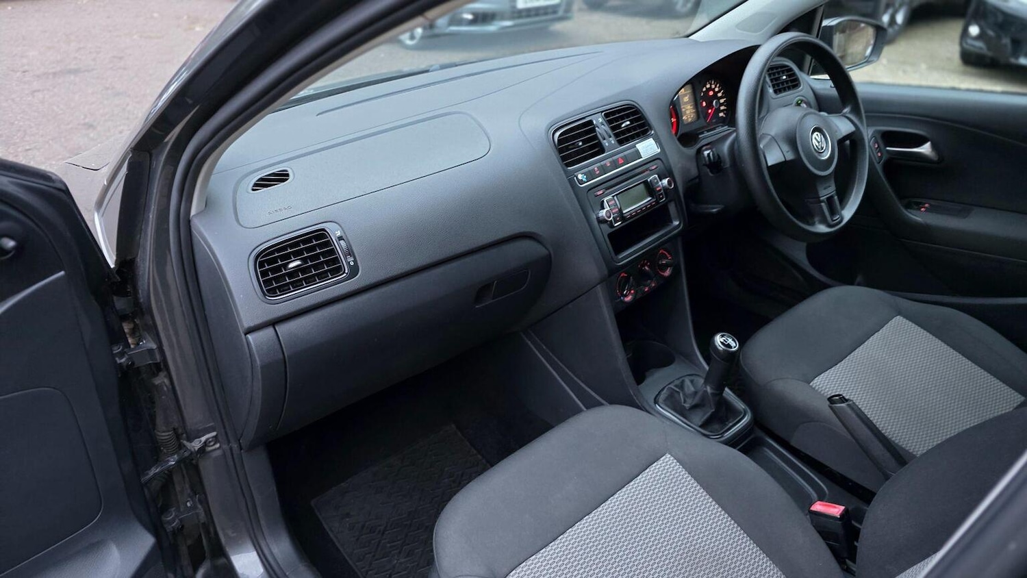 Used Volkswagen Polo 2010 for sale - 77896124: Photo 29