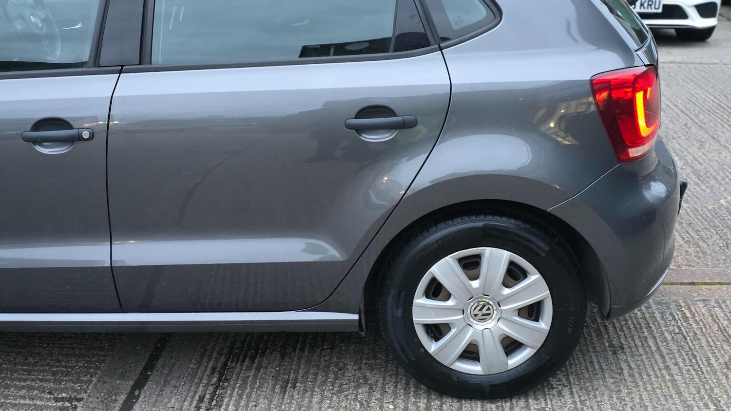 Used Volkswagen Polo 2010 for sale - 77896124: Photo 32