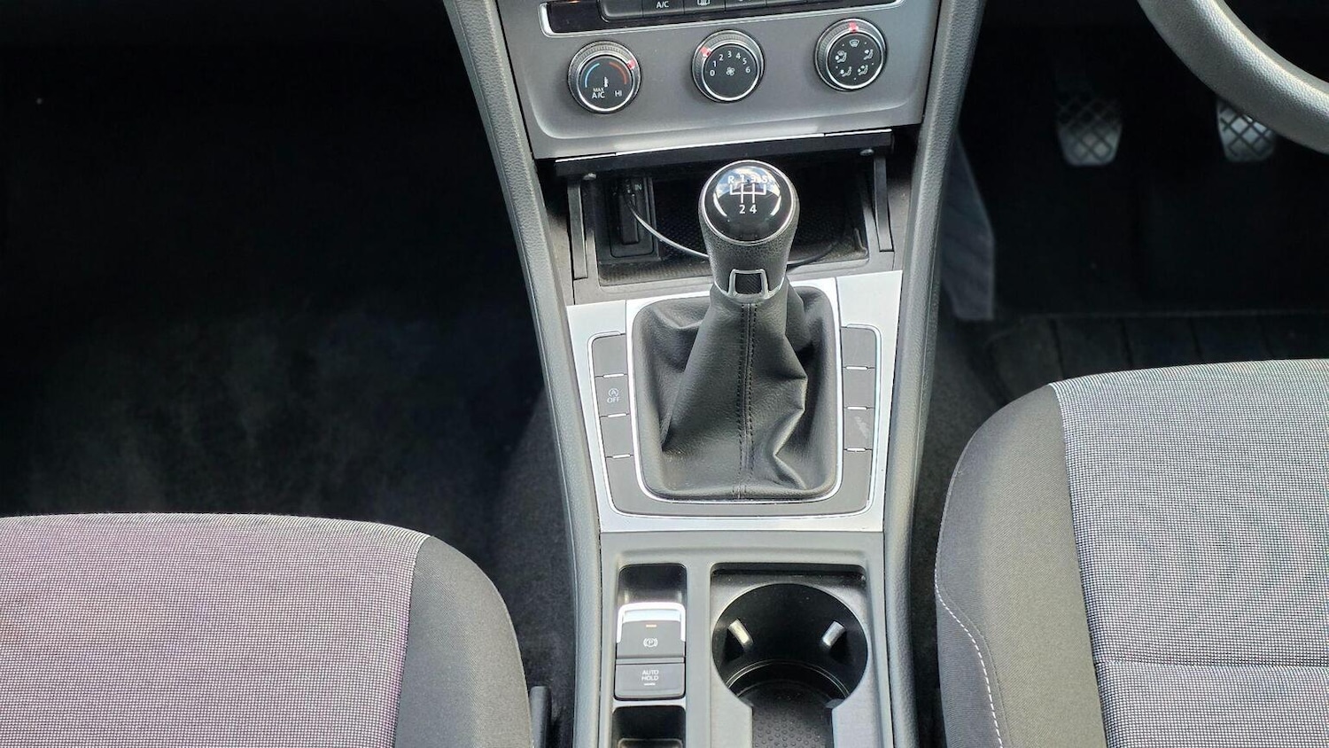 Used Volkswagen Golf 2014 for sale - 77054773: Photo 17