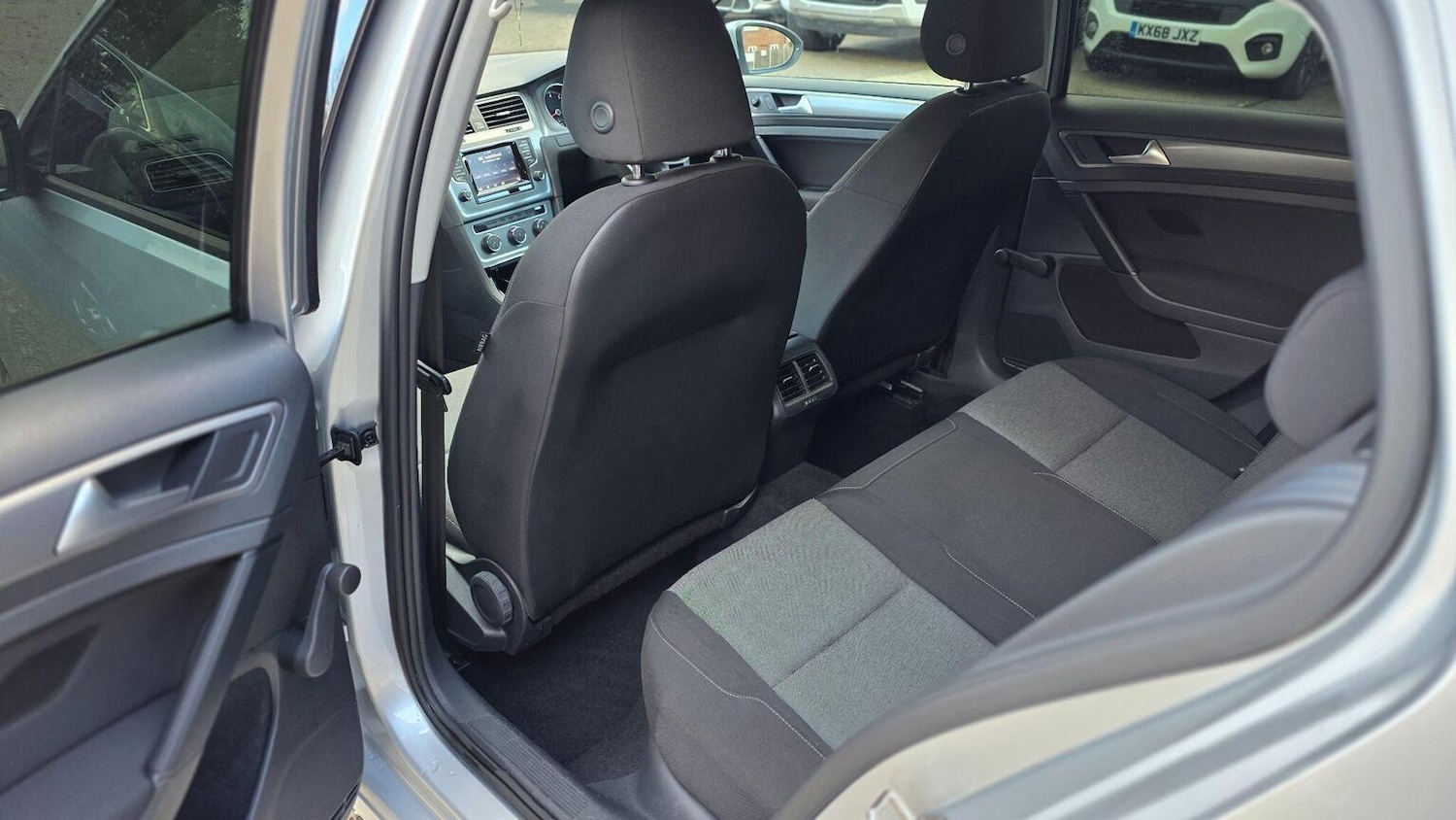 Used Volkswagen Golf 2014 for sale - 77054773: Photo 32