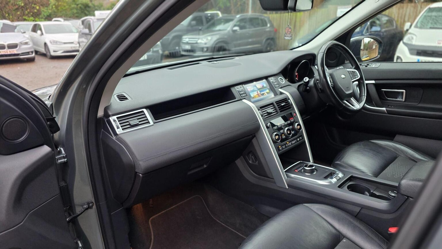 Used Land Rover Discovery Sport 2017 for sale - 77303717: Photo 11