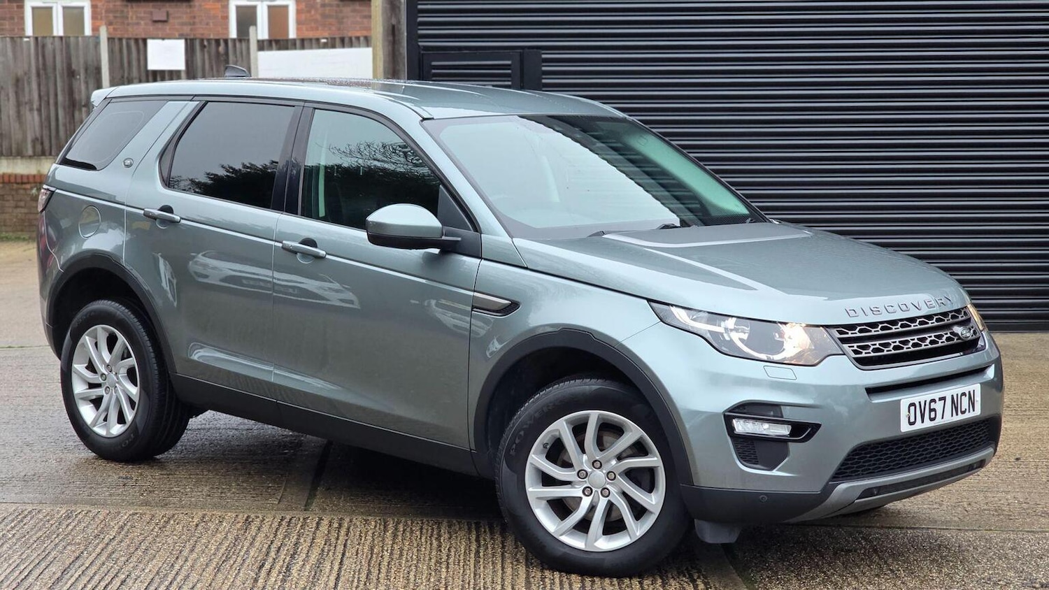 Used Land Rover Discovery Sport 2017 for sale - 77303717: Photo 2
