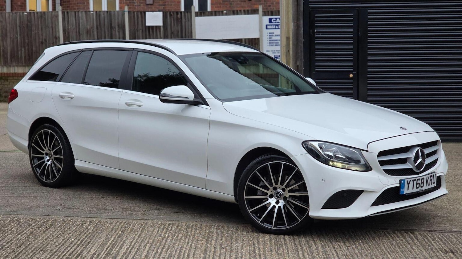 Used Mercedes-Benz C Class 2018 for sale - 77915682: Photo 2