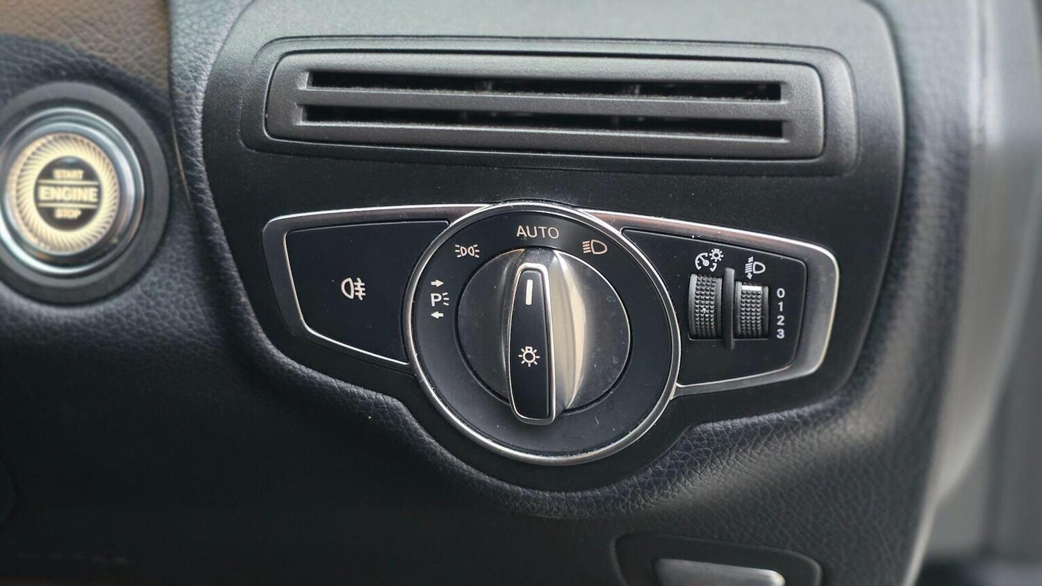 Used Mercedes-Benz C Class 2018 for sale - 77915682: Photo 33