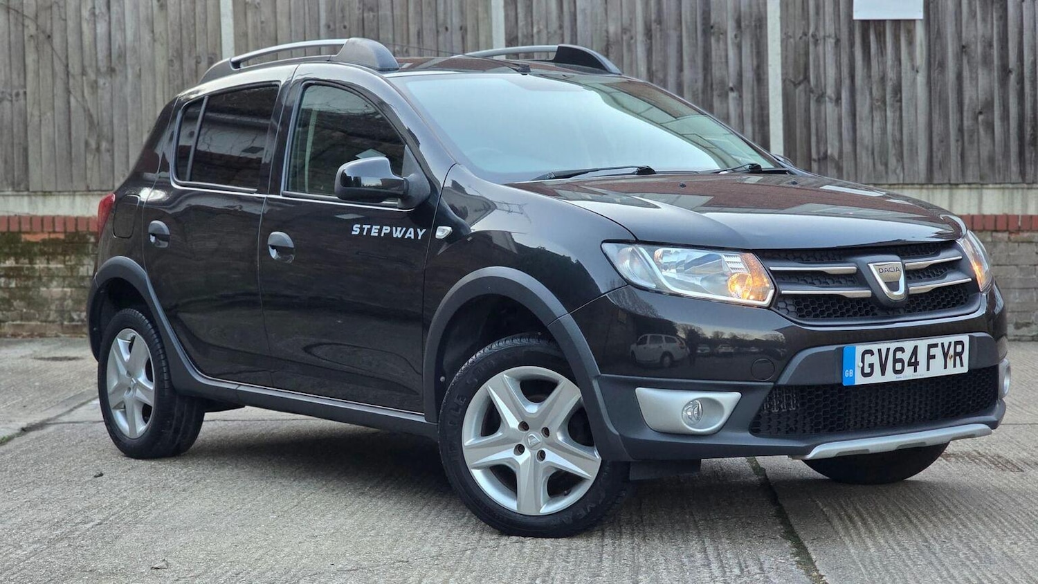 Used Dacia Sandero Stepway 2014 for sale - 77636926: Photo 2