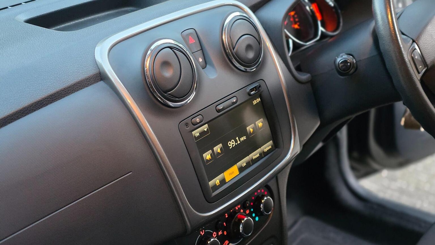 Used Dacia Sandero Stepway 2014 for sale - 77636926: Photo 24