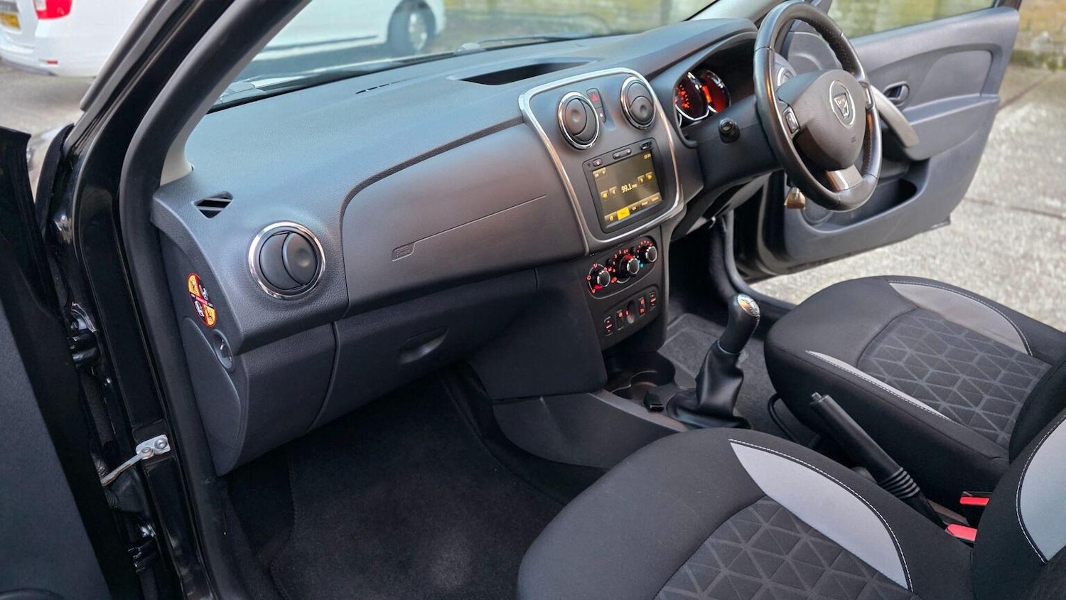 Used Dacia Sandero Stepway 2014 for sale - 77636926: Photo 27