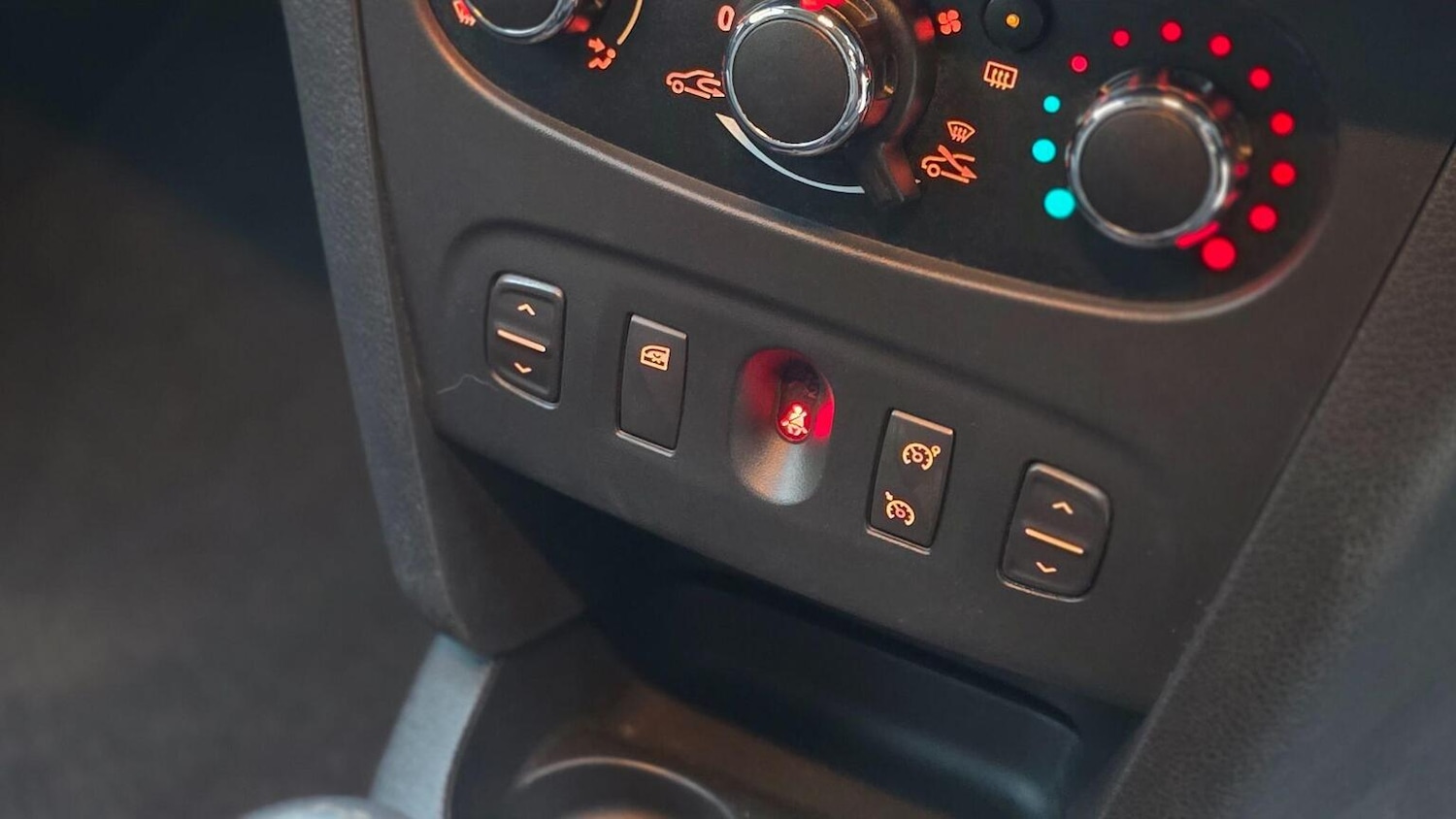 Used Dacia Sandero Stepway 2014 for sale - 77636926: Photo 38