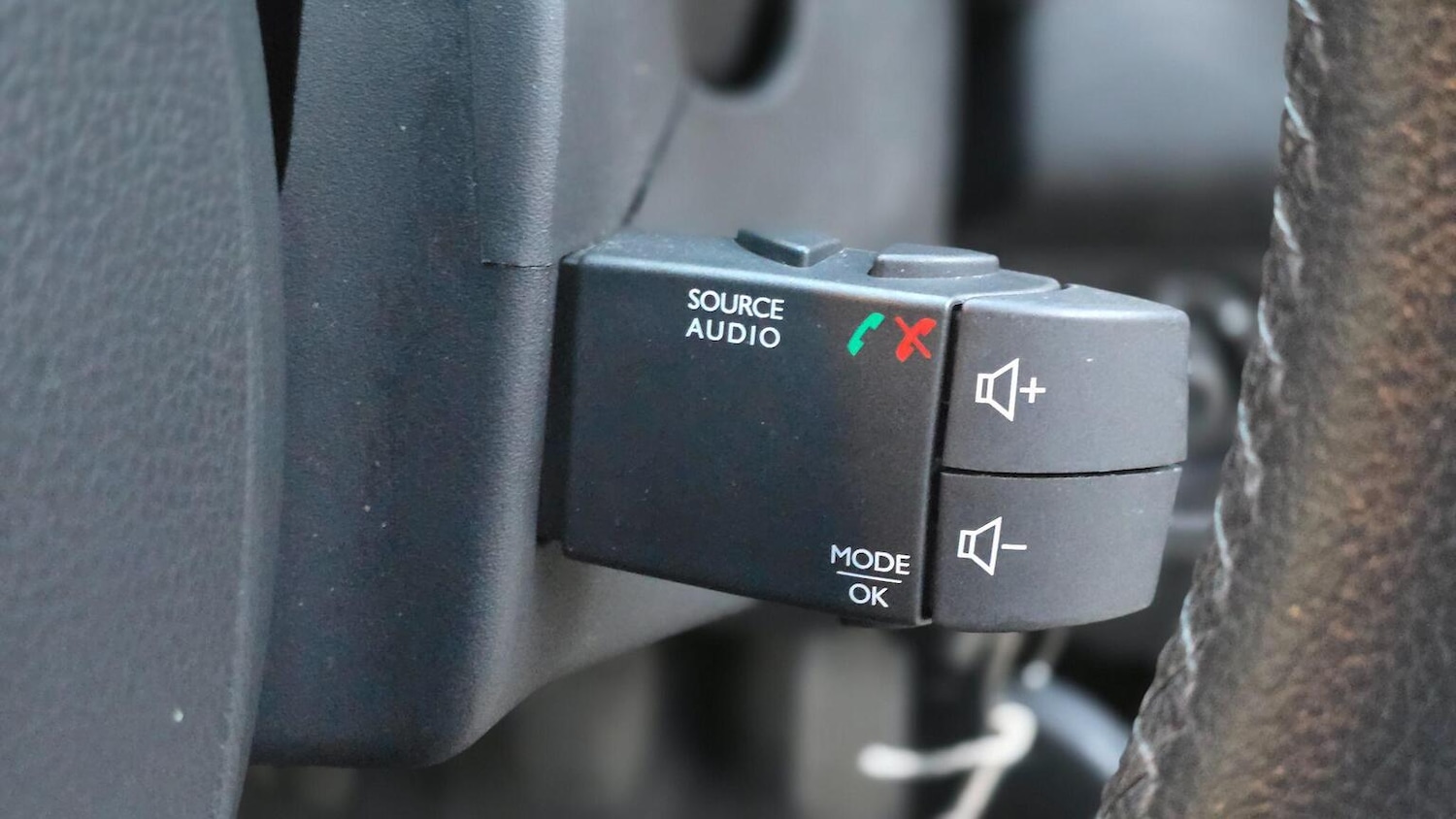 Used Dacia Sandero Stepway 2014 for sale - 77636926: Photo 40