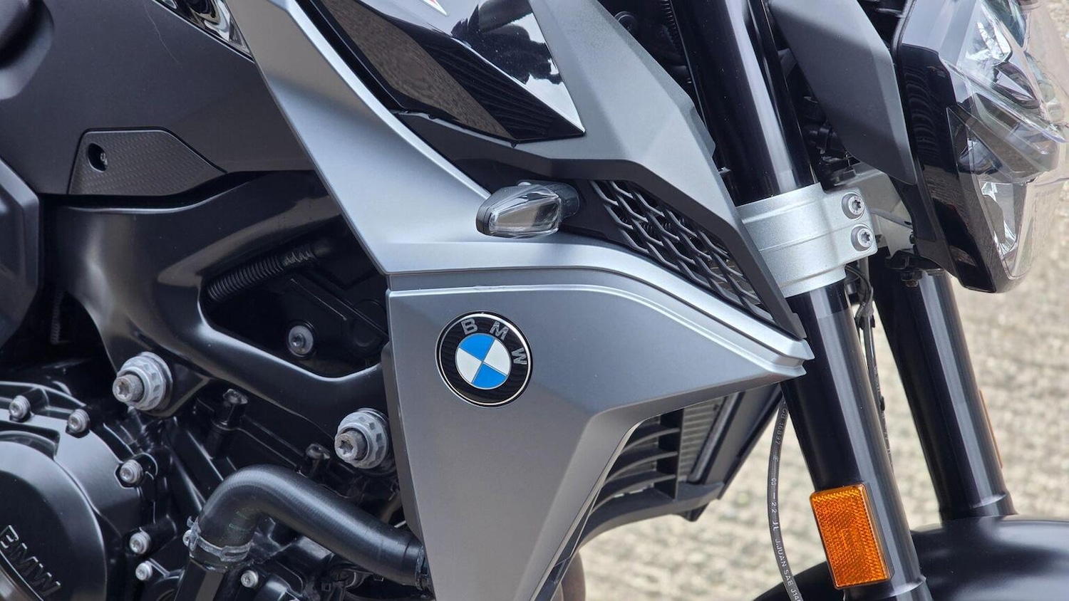BMW F 900 R
