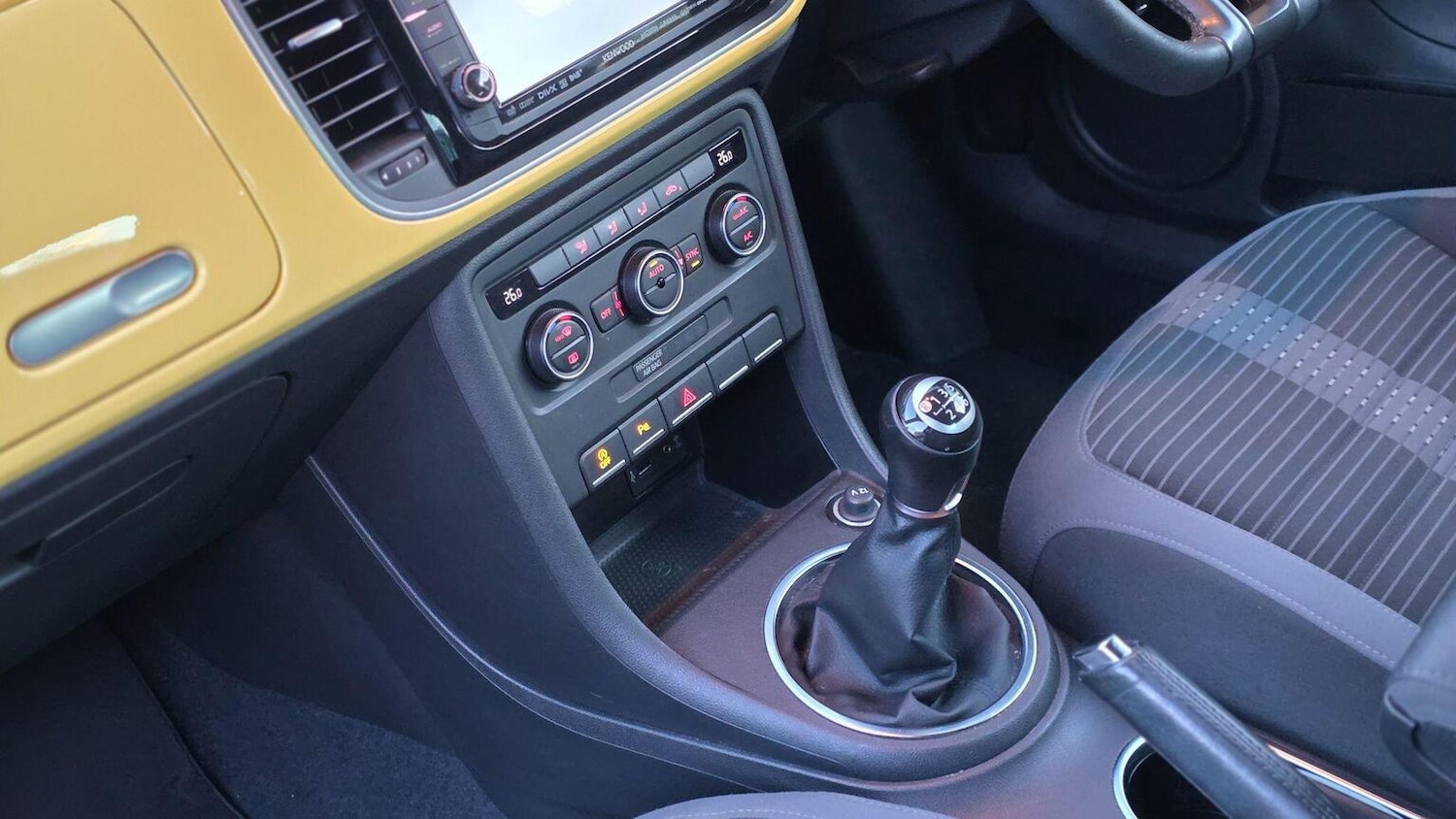 Used Volkswagen Beetle 2015 for sale - 77968665: Photo 13