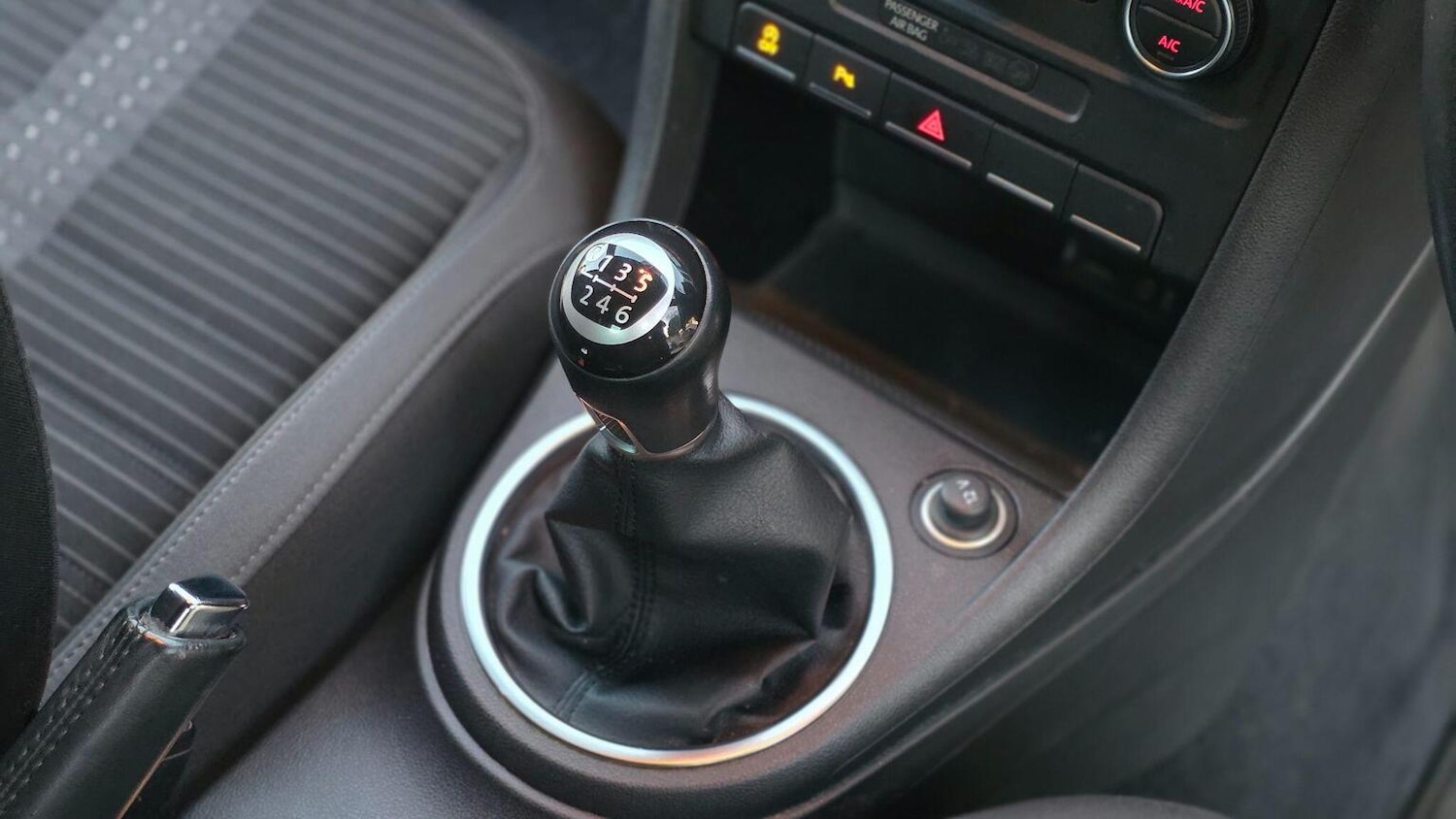 Used Volkswagen Beetle 2015 for sale - 77968665: Photo 32