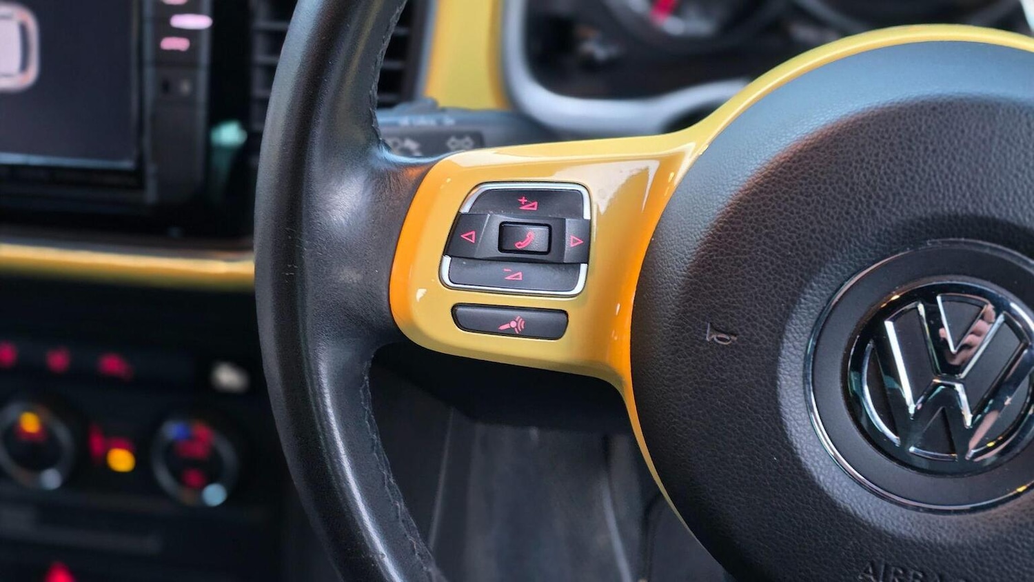 Used Volkswagen Beetle 2015 for sale - 77968665: Photo 33