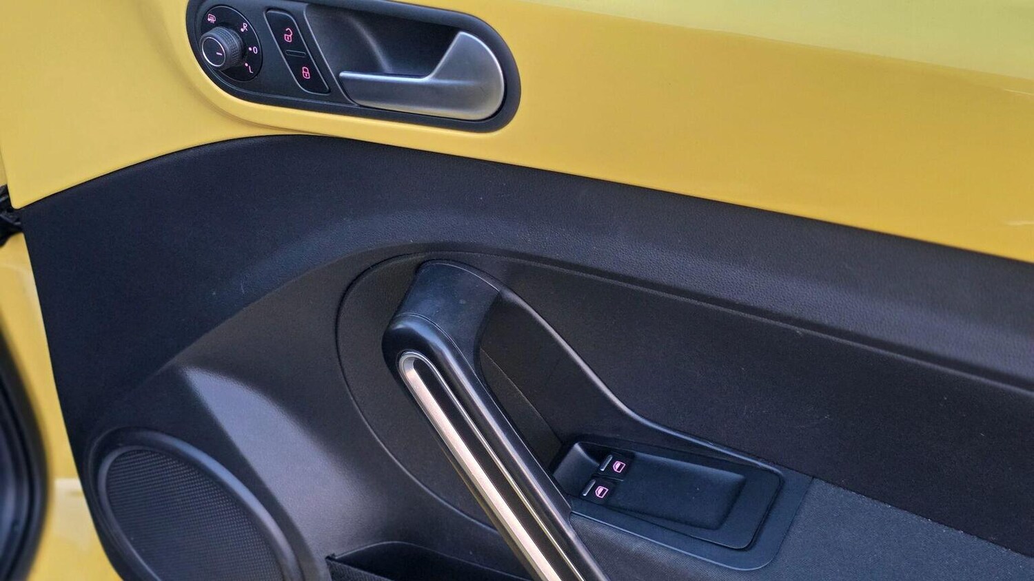 Used Volkswagen Beetle 2015 for sale - 77968665: Photo 38