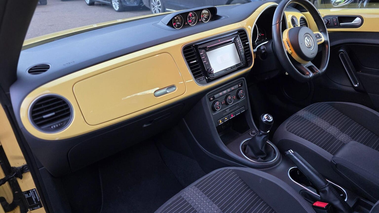 Used Volkswagen Beetle 2015 for sale - 77968665: Photo 41